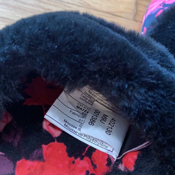 Victoria Secret | Signature Satin Slippers - Picture 9 of 10